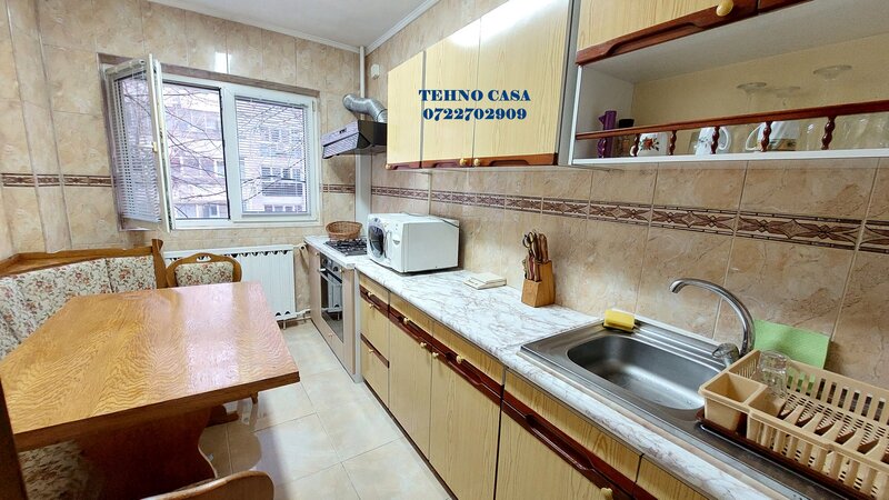 Panduri, metrou Academia Militara la 800 m.