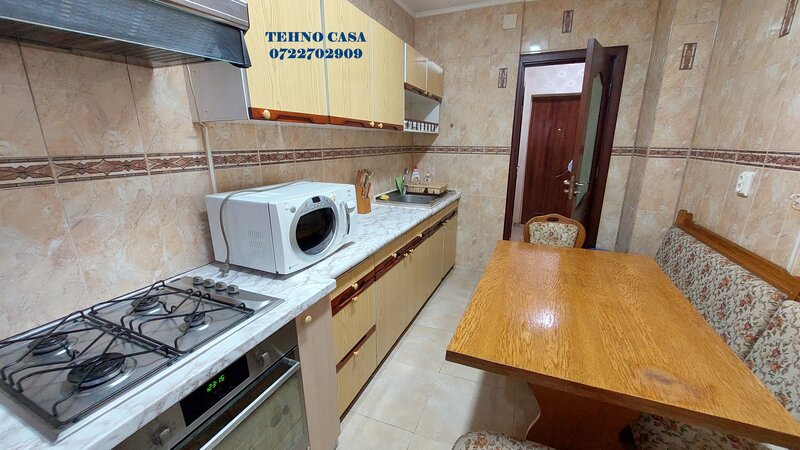 Panduri, metrou Academia Militara la 800 m.