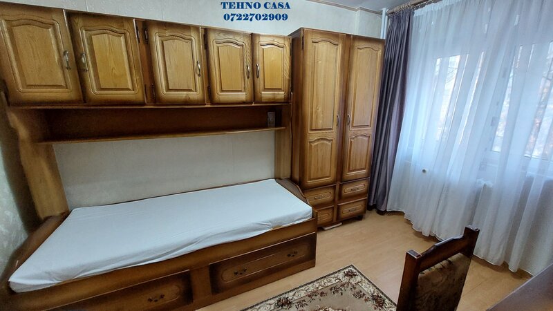 Panduri, metrou Academia Militara la 800 m.