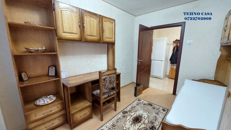 Panduri, metrou Academia Militara la 800 m.